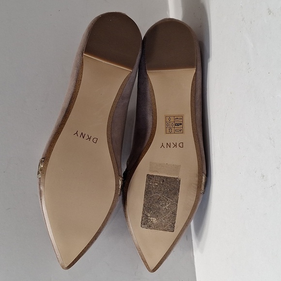 Dkny NEW Dara Quiet Luxury Business Casual Platinum Metallic Strap Flats Size 7 - Picture 5 of 12